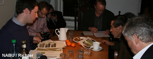 In der NABU-Runde mit dem Leiter des Günter-Grass-Hauses Jörg-Philipp Thomsa