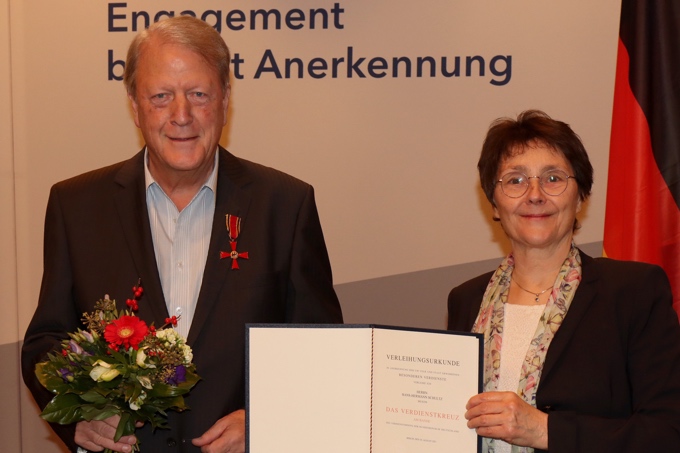 Bundesverdienstkreuz Hermann Schultz - Monika Heinold