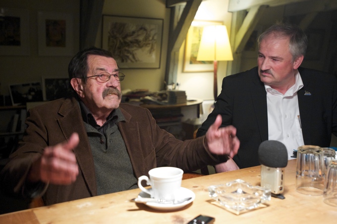 Günter Grass im Gespräch mit Olaf Tschimpke - Foto: Tim Jelonnek