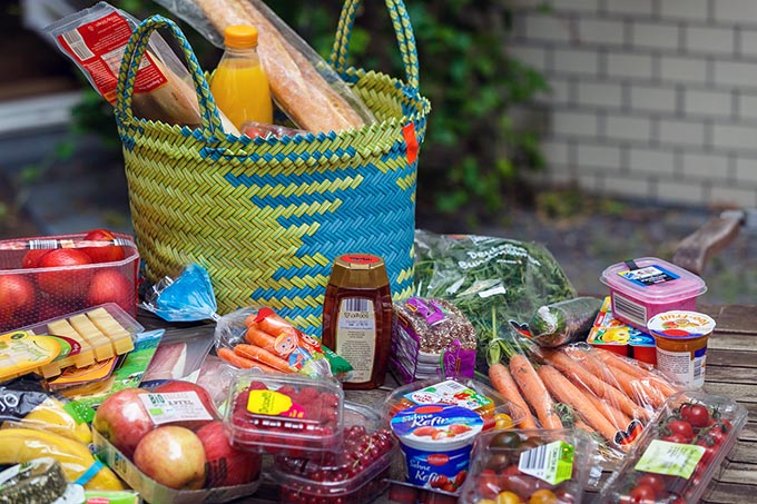 Die Herstellung von Plastik verbraucht viele Ressourcen - Foto: NABU/Kühnapfel