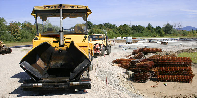 Straßenbaumaschine - Foto: Helge May